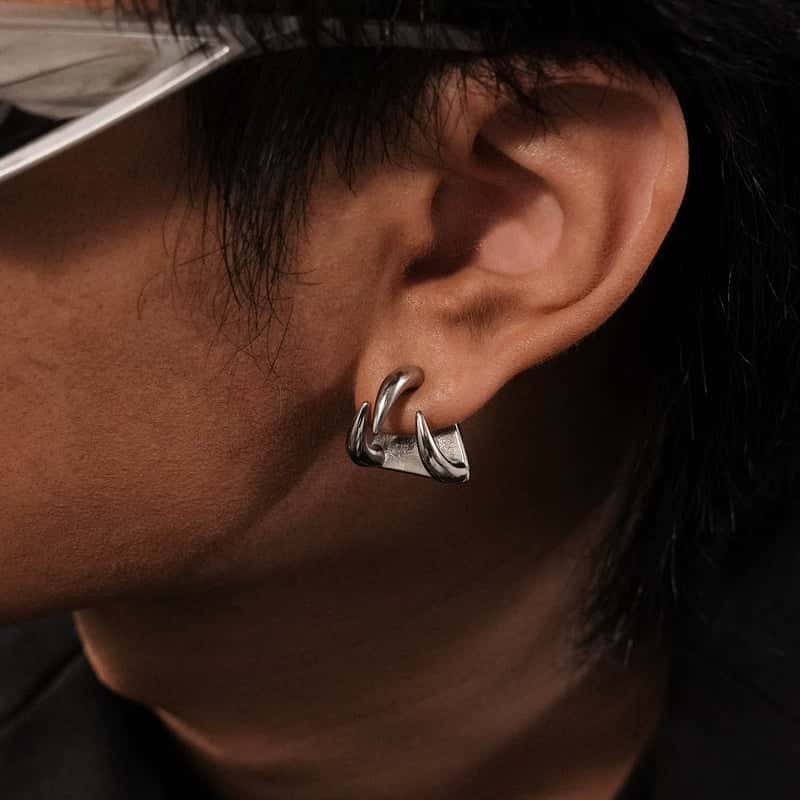 Metal Devil Claw Stud Earrings