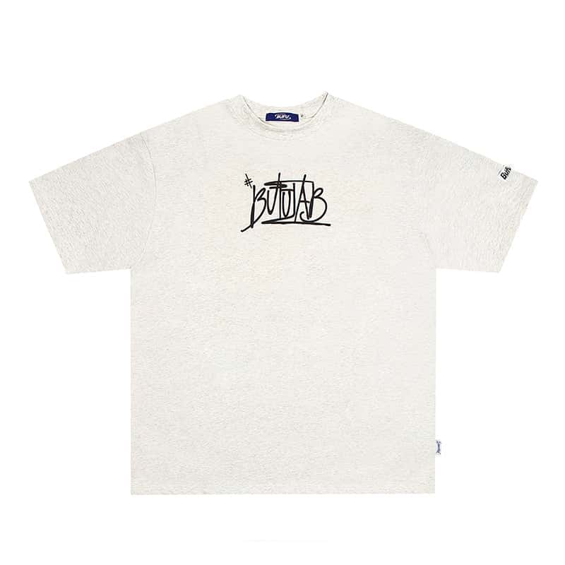 Camiseta de manga corta con letras gráficas