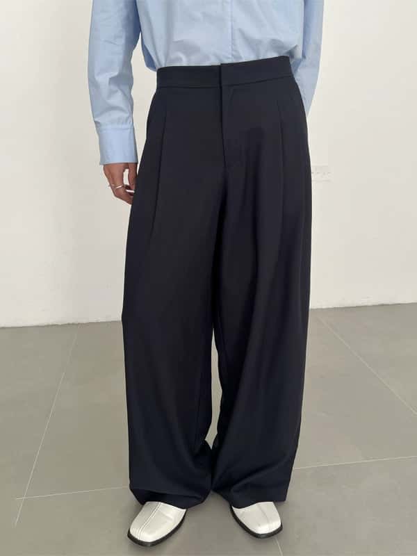 Pantalones rectos sueltos con múltiples pliegues